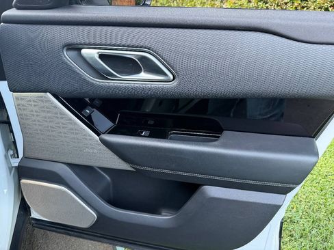 Used 2019 Land Rover Range Rover Velar R-Dynamic SE AWD/4WD image 28