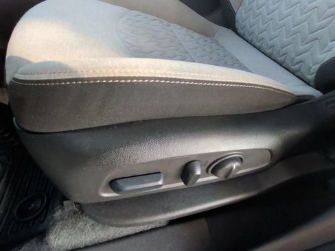 Used 2022 Chevrolet Equinox LS w/ LS Convenience Package FWD image 13
