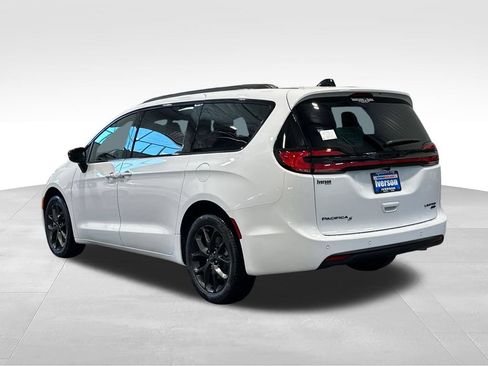 New 2027 Chrysler Pacifica Limited AWD/4WD image 5
