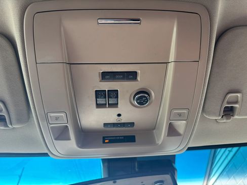 Used 2017 Chevrolet Suburban Premier AWD/4WD image 27