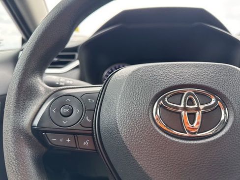 Used 2022 Toyota RAV4 XLE image 17