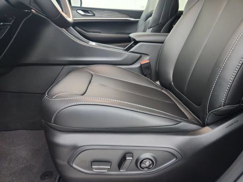 New 2026 Jeep Grand Cherokee L Limited w/ Limited Altitude Package AWD/4WD image 19