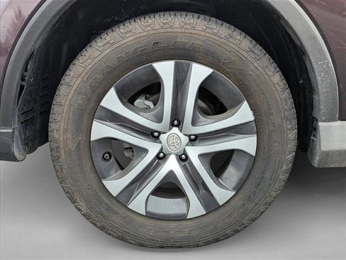 Used 2018 Toyota RAV4 LE image 9