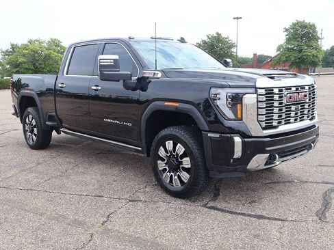 Used 2025 GMC Sierra 3500 Denali w/ Denali Reserve Package AWD/4WD image 2