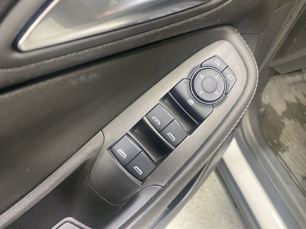 Certified 2024 Buick Encore GX Preferred w/ Comfort Package FWD image 31