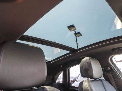 Used 2020 Porsche Macan AWD/4WD image 21