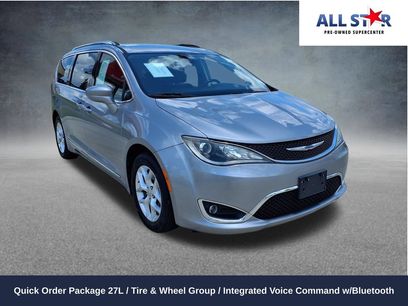 Used 2020 Chrysler Pacifica Touring-L w/ Tire & Wheel Group