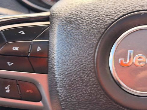 Used 2019 Jeep Cherokee Limited w/ Luxury Group AWD/4WD image 21