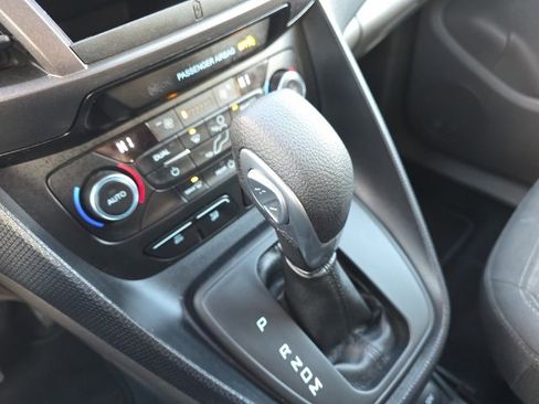 Used 2020 Ford Transit Connect XLT image 22