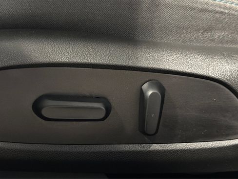 Used 2018 Chevrolet Cruze LT w/ Convenience Package image 17