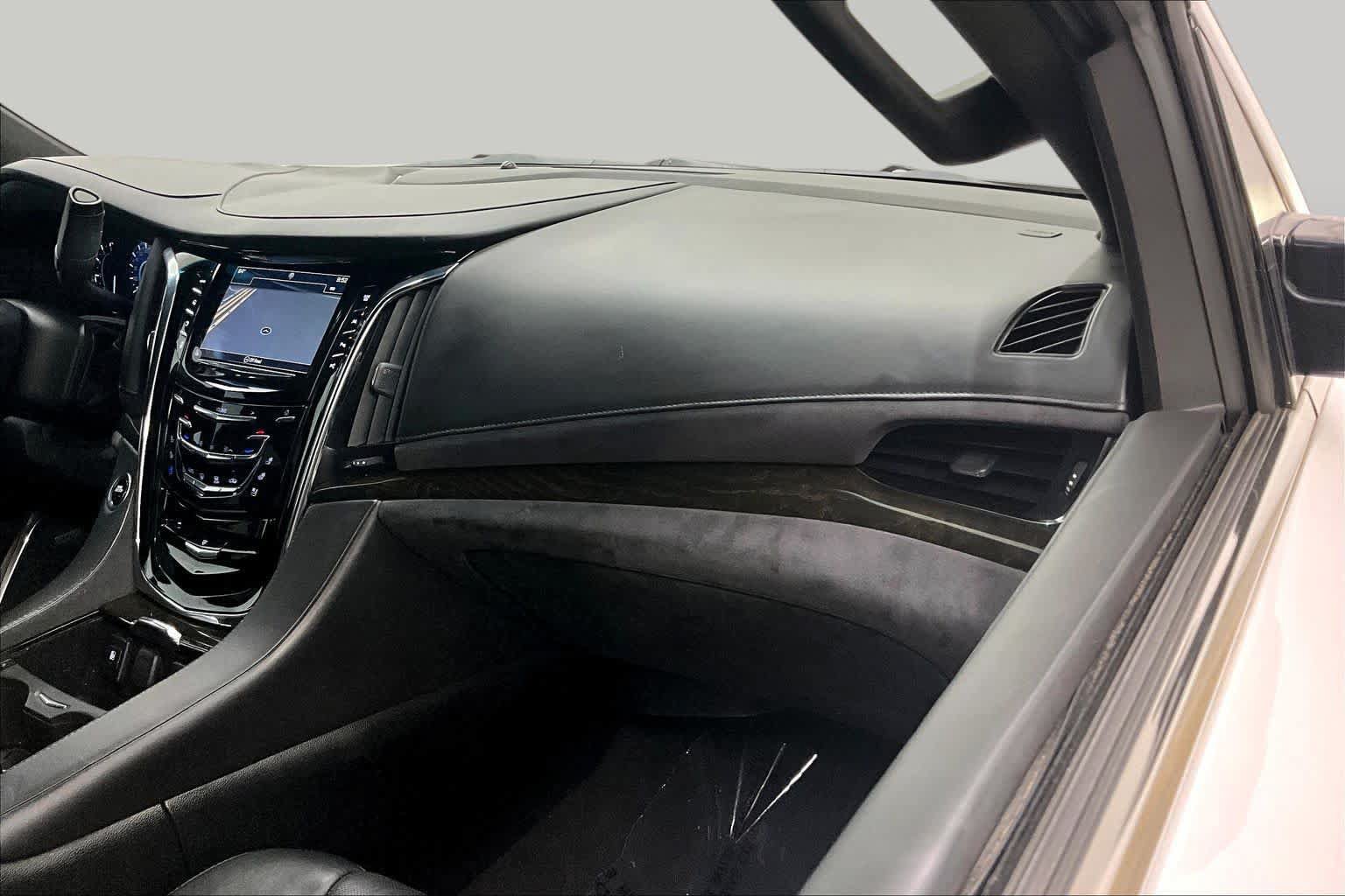 Used 2017 Cadillac Escalade ESV Platinum RWD image 18