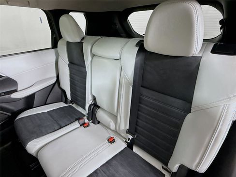 New 2025 Mitsubishi Outlander SE image 24