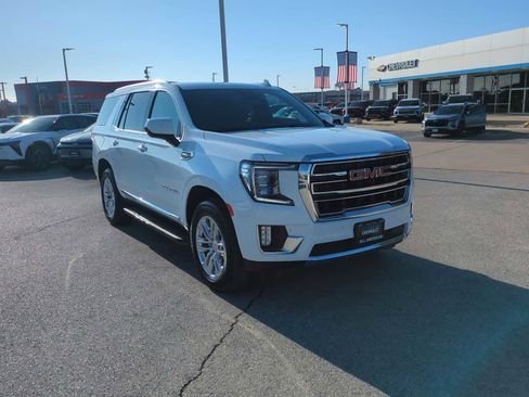 Used 2024 GMC Yukon SLT image 2