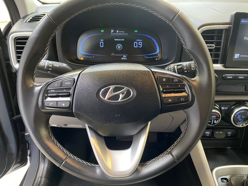 Used 2024 Hyundai Venue SEL image 30
