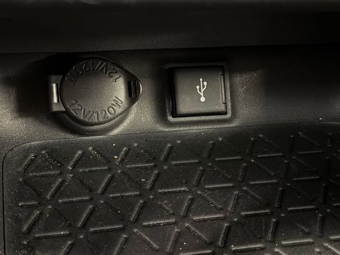 Used 2022 Toyota RAV4 XLE Premium image 29