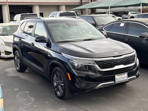 Used 2021 Kia Seltos S image 2