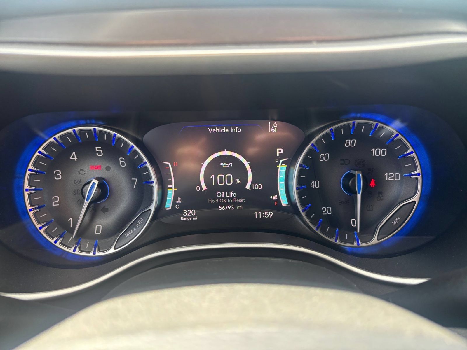 Used 2025 Chrysler Pacifica Select FWD image 42