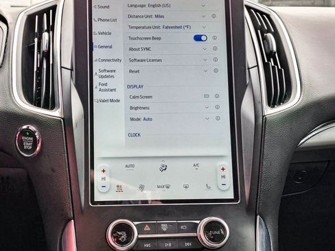 Used 2024 Ford Edge Titanium image 18