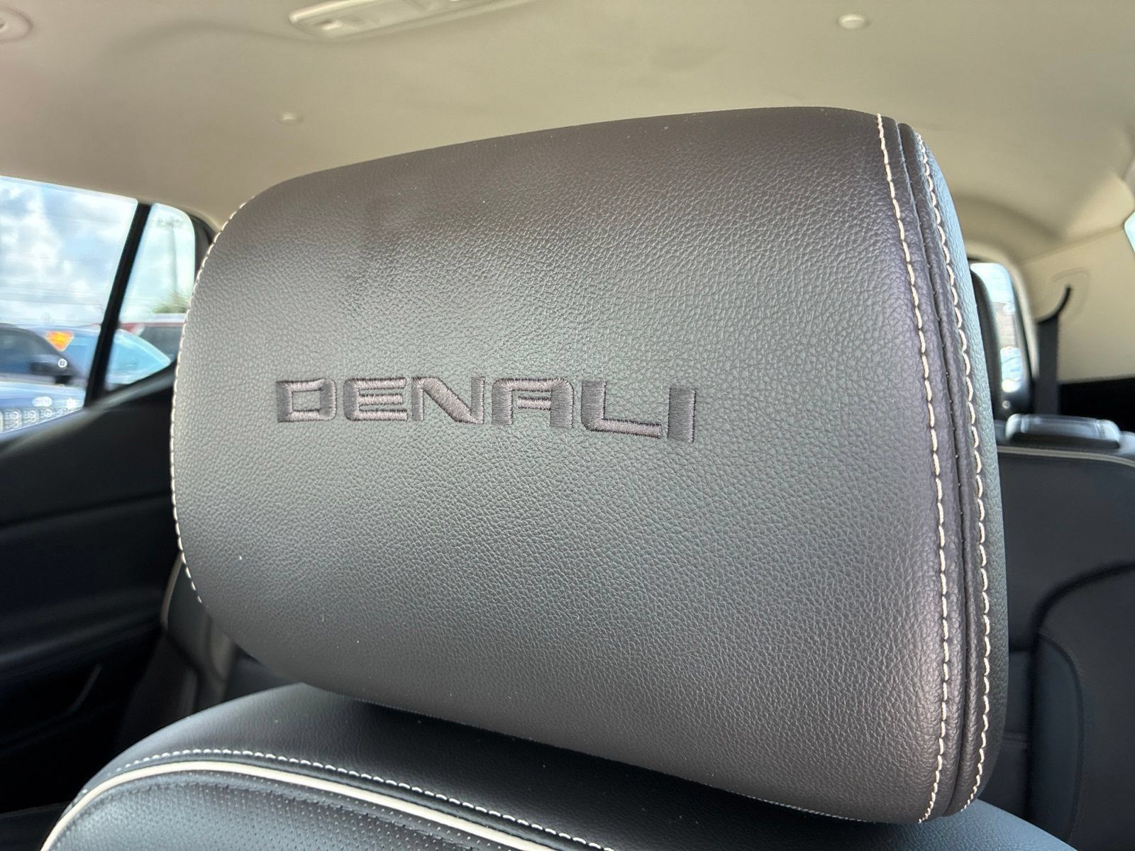 Used 2023 GMC Acadia Denali FWD image 23