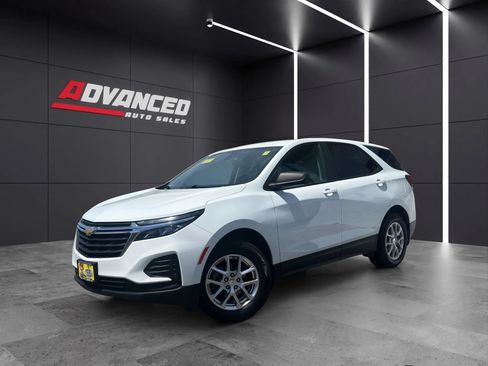 Used 2022 Chevrolet Equinox LS w/ LS Convenience Package AWD/4WD image 3