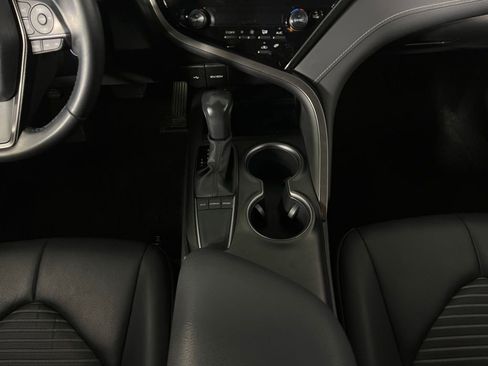 Used 2022 Toyota Camry SE image 17