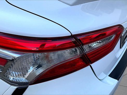 Used 2018 Toyota Camry SE FWD image 27
