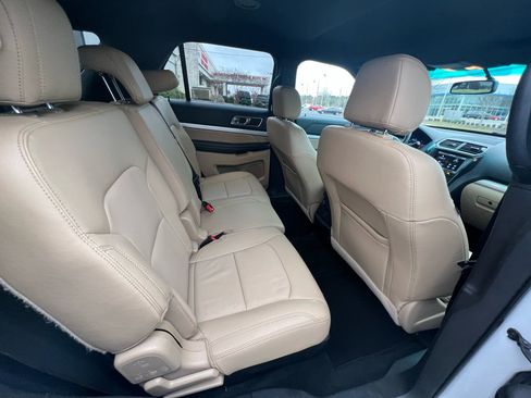 Used 2016 Ford Explorer XLT w/ Equipment Group 202A image 38