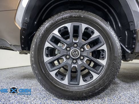 Used 2024 Toyota Tundra Limited AWD/4WD image 47