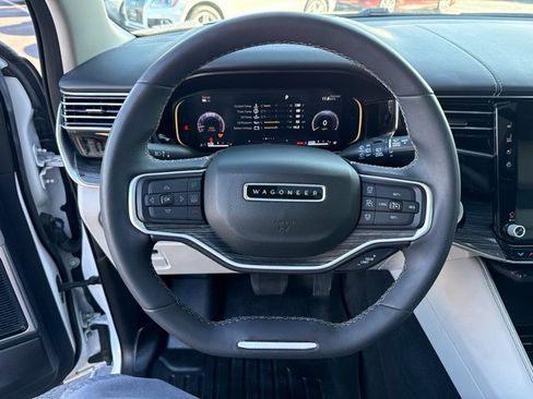 Used 2022 Jeep Wagoneer Series III w/ Premium Group I AWD/4WD image 28