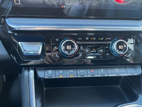 Used 2024 GMC Sierra 2500 Denali w/ Technology Package image 18