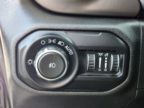 Used 2019 Jeep Wrangler Unlimited Sport S image 28