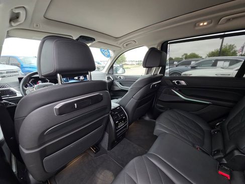 Used 2025 BMW X7 xDrive40i AWD/4WD image 11