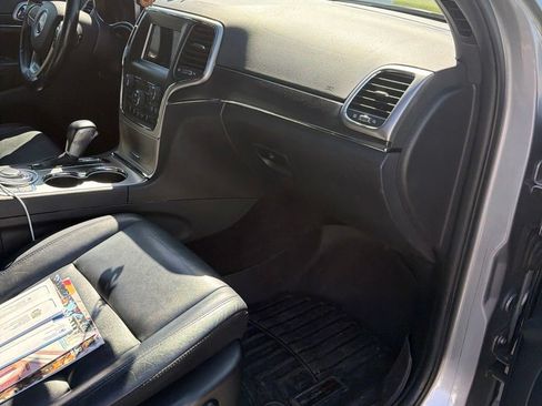 Used 2018 Jeep Grand Cherokee Limited AWD/4WD image 15