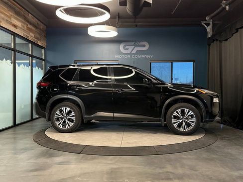 Used 2021 Nissan Rogue SV AWD/4WD image 2