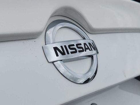 Used 2023 Nissan Sentra SR w/ SR Premium Package FWD image 28