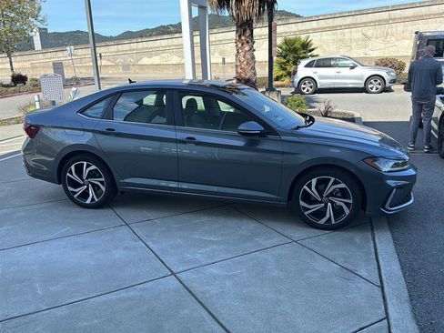 Used 2025 Volkswagen Jetta SEL image 5