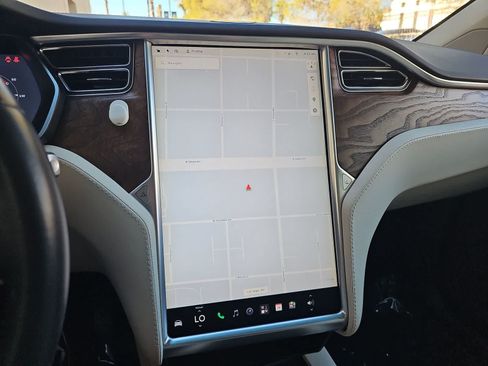 Used 2018 Tesla Model X 75D AWD/4WD image 26