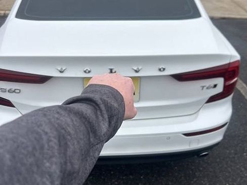 Used 2019 Volvo S60 T6 Momentum image 7