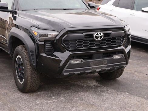 Certified 2024 Toyota Tacoma TRD Off-Road image 2