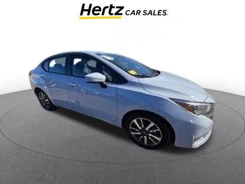 Used 2025 Nissan Versa SV image 1