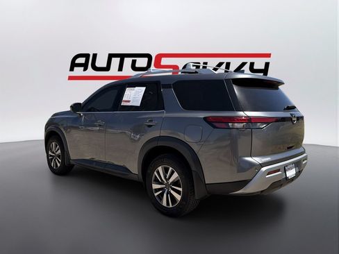 Used 2022 Nissan Pathfinder SL AWD/4WD image 7