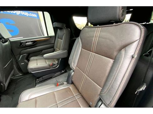Used 2025 Chevrolet Suburban High Country AWD/4WD image 28
