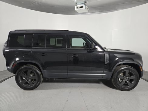 Used 2025 Land Rover Defender 110 S image 4