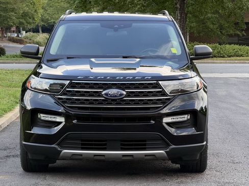 Used 2020 Ford Explorer XLT w/ Equipment Group 202A RWD image 4