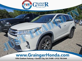 Used 2019 Toyota Highlander Plus FWD video 1