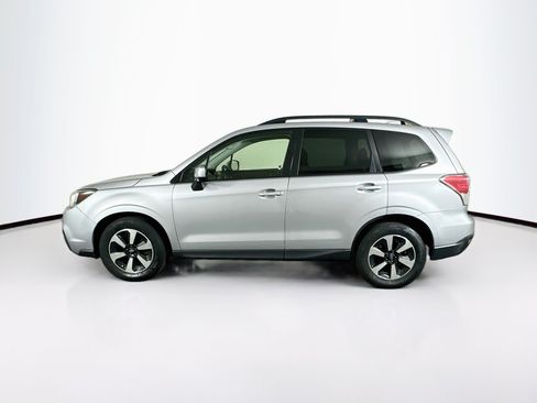 Used 2017 Subaru Forester 2.5i Premium AWD/4WD image 4