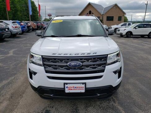 Used 2018 Ford Explorer XLT w/ Equipment Group 202A AWD/4WD image 2