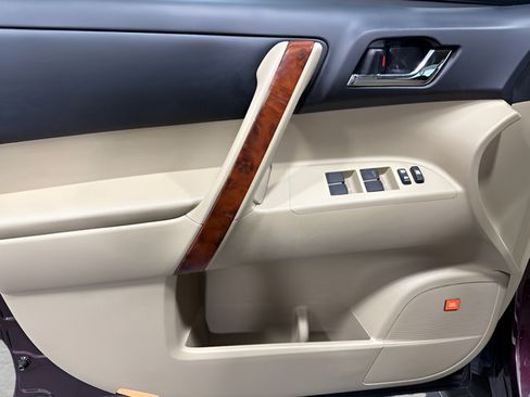 Used 2013 Toyota Highlander Limited AWD/4WD image 9