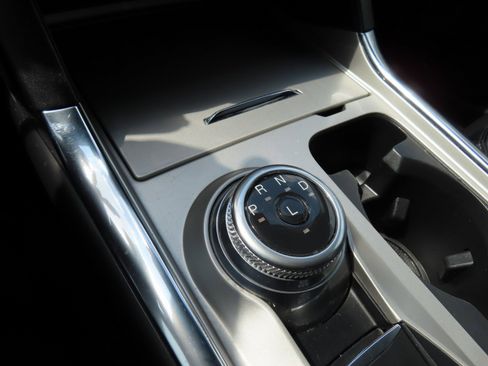 Used 2022 Ford Explorer XLT w/ Equipment Group 202A image 29