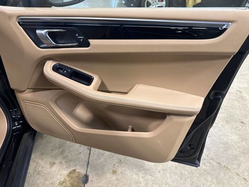 Used 2015 Porsche Macan S image 30